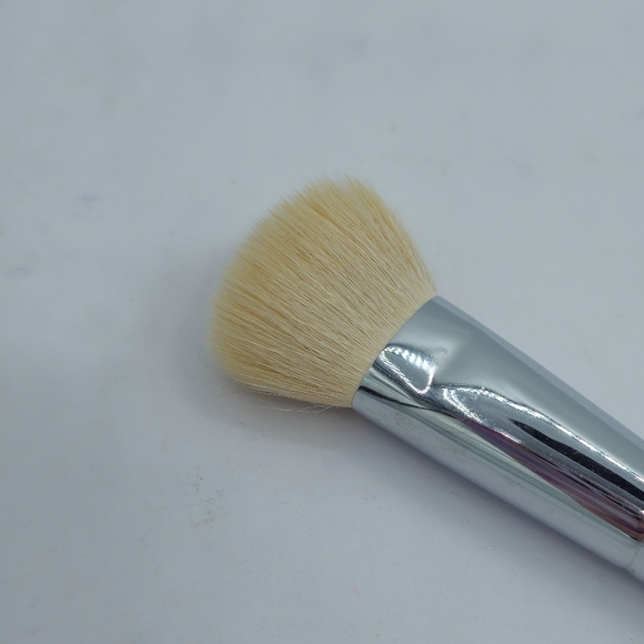COVER FX 160 Cream Foundation Brush - Picture 5 of 5